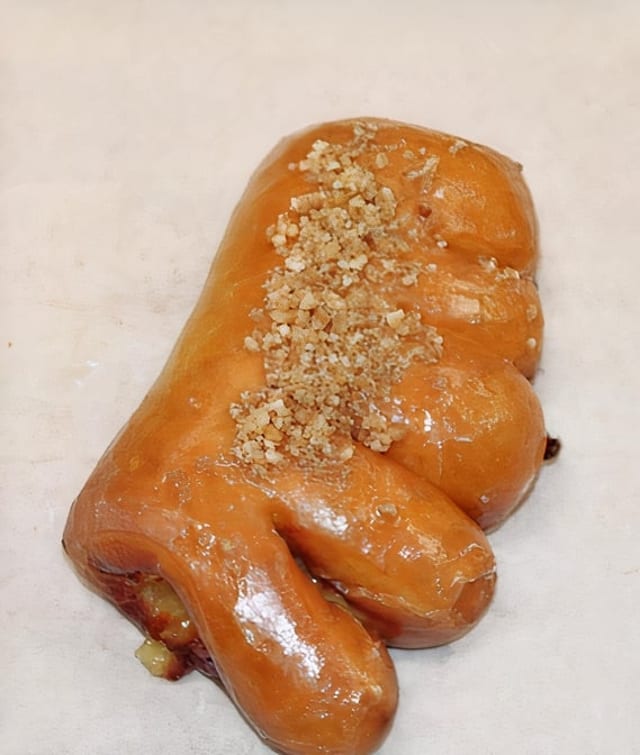 Bear Claw (Apple & Cinnamon).
